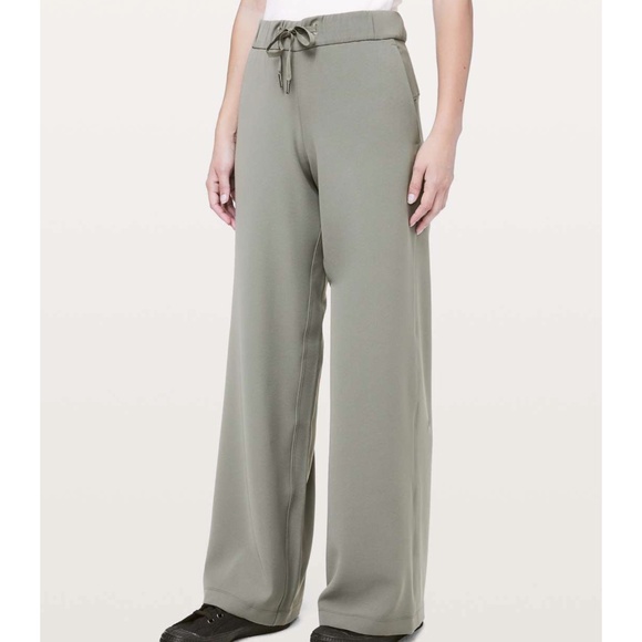 lululemon athletica Pants - Lululemon On The Fly Pant Wide Leg Woven 31.5" Grey Sage Size 10